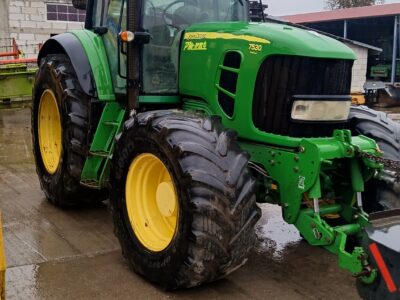 John Deere 7530