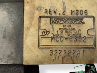 Sekcja rozdzielacza 322281A2 VICKERS MCD-6619 Case MX 100