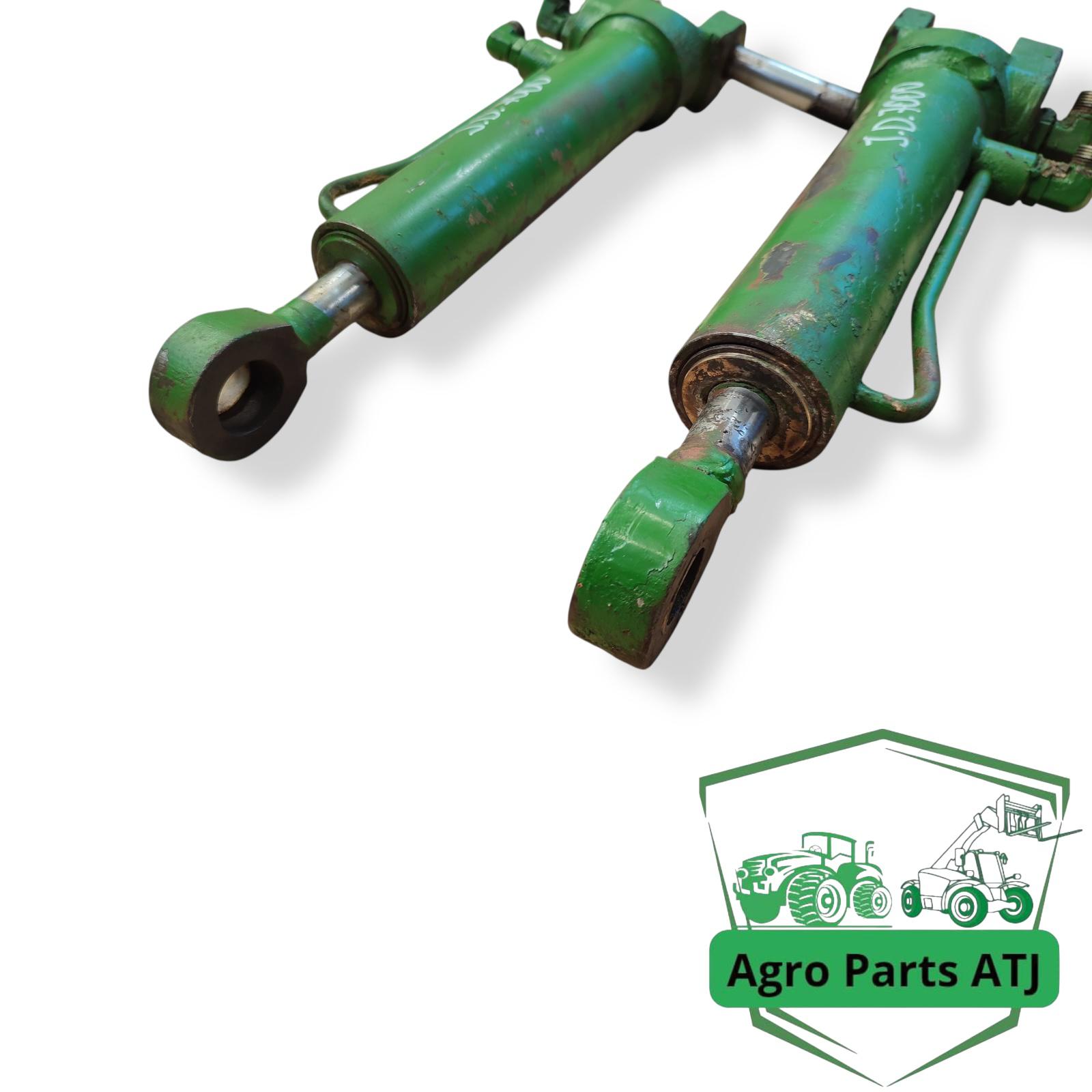 Siłownik hydrauliczny skrętu RE158651 John Deere 7700