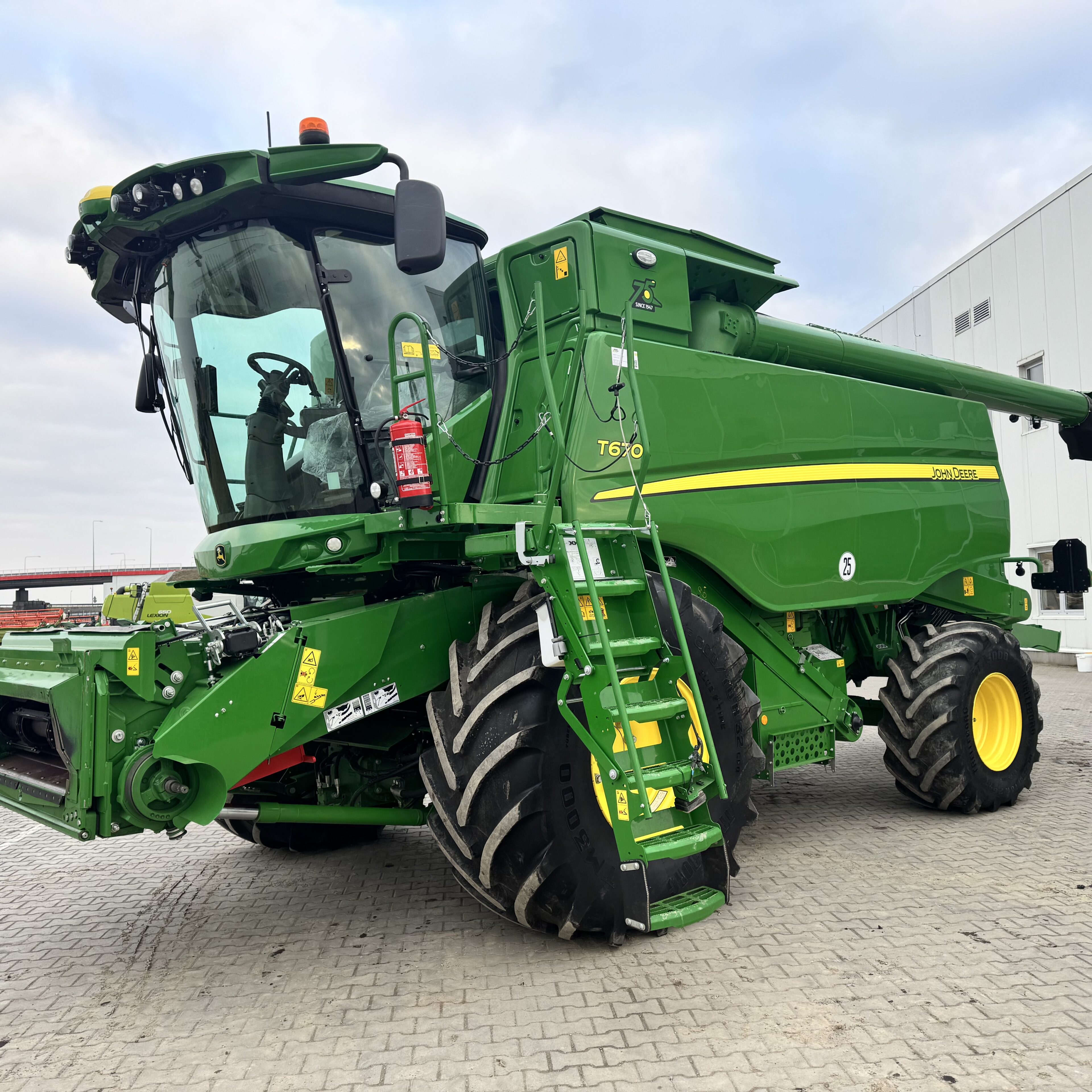 John Deere T 670