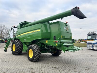 John Deere T 670