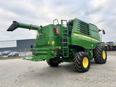 John Deere T 670