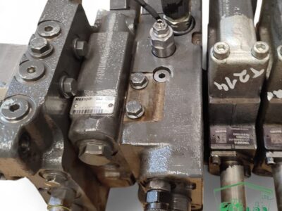 Rozdzielacz hydrauliczny R917007994 Rexroth ACV022653 VALTRA N174