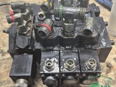 Rozdzielacz 200071943002 Bucher Weidemann 5625 CX80