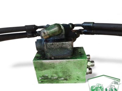Blok zaworu amortyzacji osi TLS AL205562 John Deere 6050R