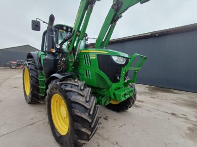 John Deere 6175 M z ładowaczem