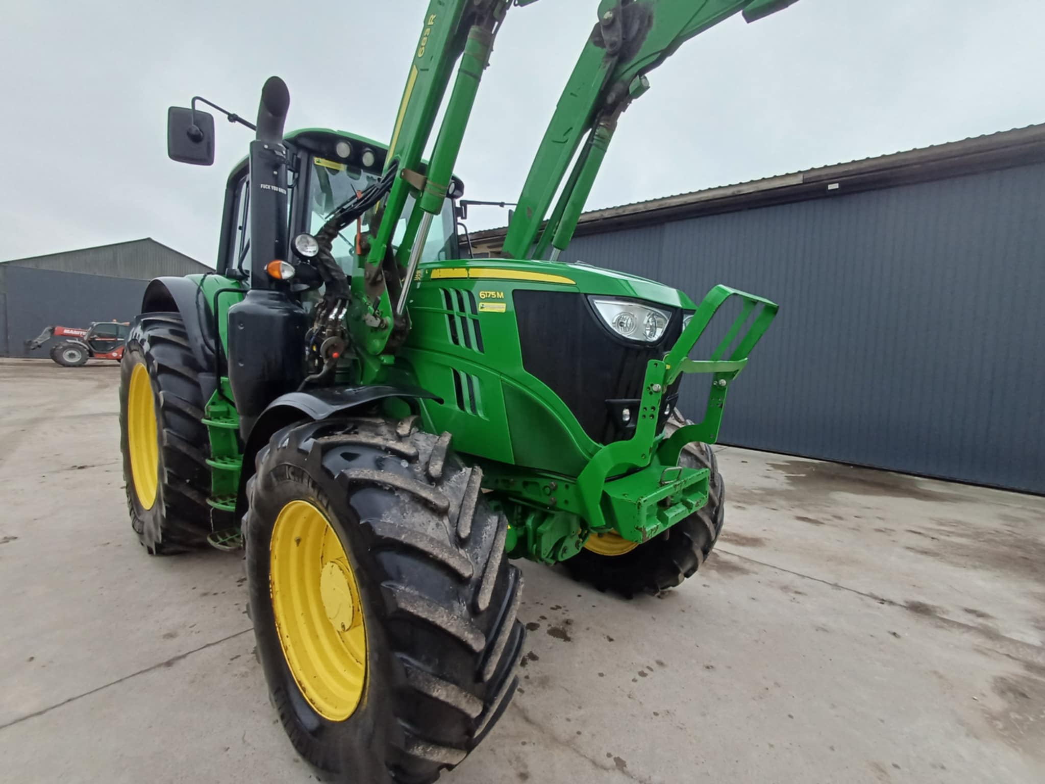 John Deere 6175 M z ładowaczem