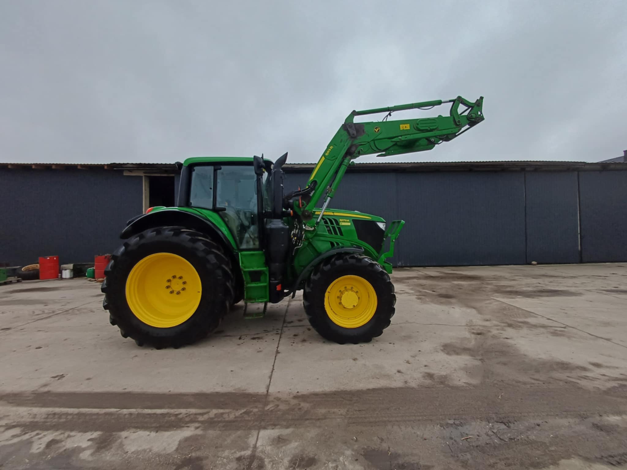 John Deere 6175 M z ładowaczem