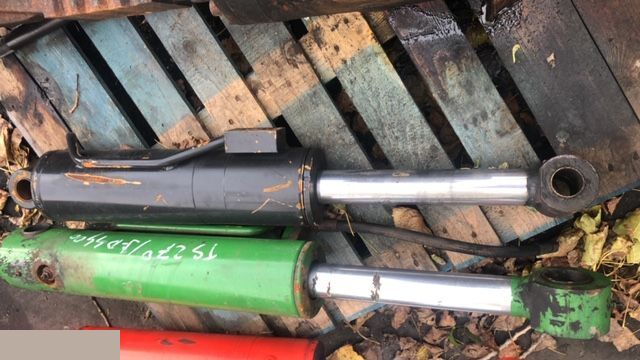 New Holland LM Siłownik Wychyłu Łyźki