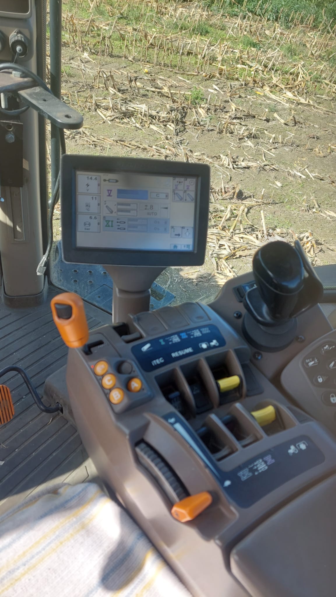 John Deere 7230R. 2012r