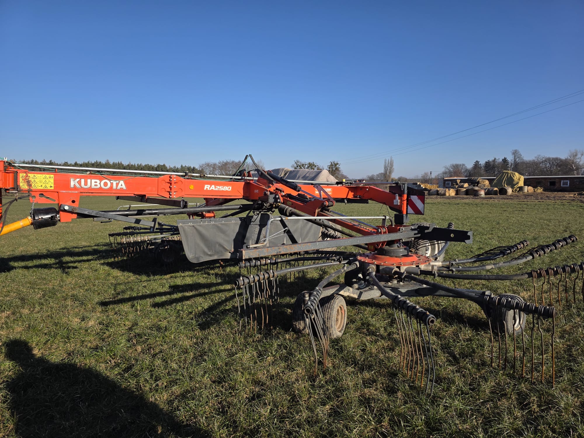 Zgrabiarka karuzelowa Kubota Ra 2580