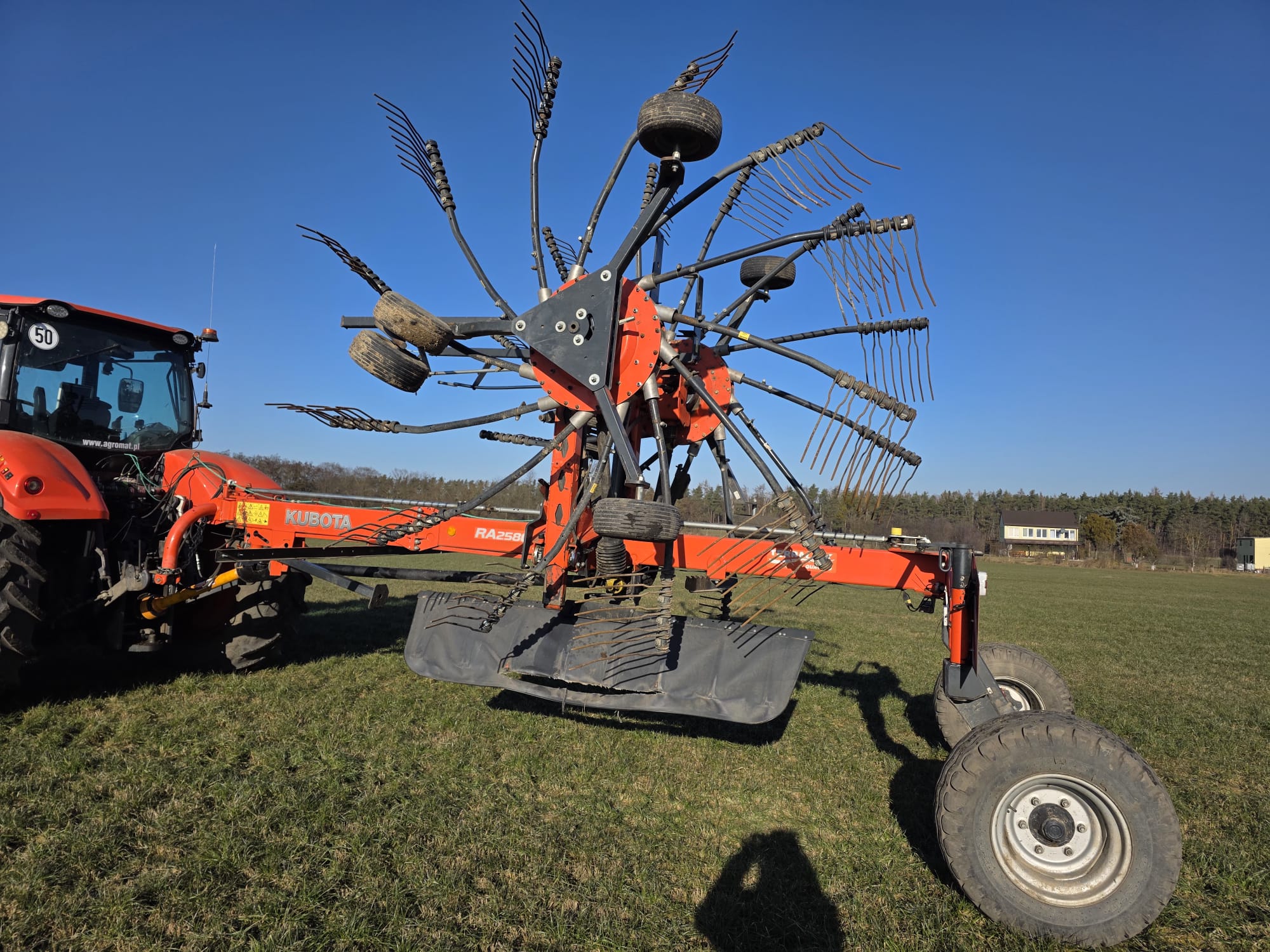 Zgrabiarka karuzelowa Kubota Ra 2580