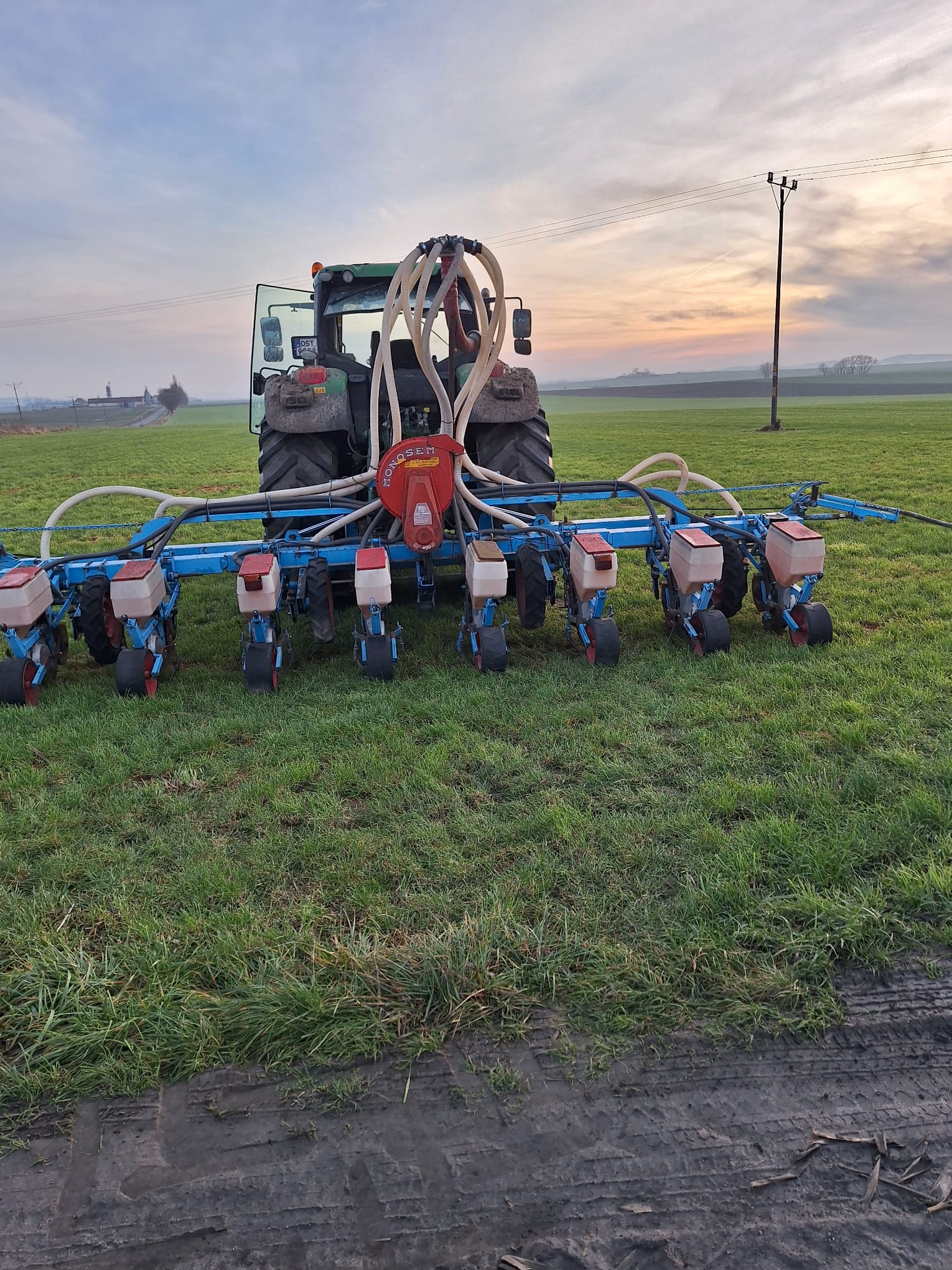 Siewnik do kukurydzy Monosem 8 rzędów. Talerzowy