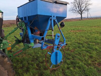 Siewnik do kukurydzy Monosem 8 rzędów. Talerzowy