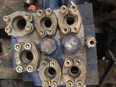 Liebheer L550 - Rozdzielacz Hydrauliczny