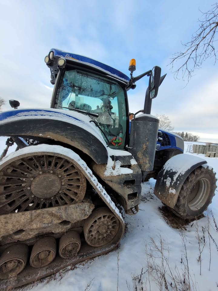 New Holland T 8.435