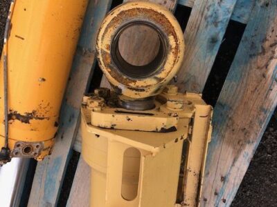 Liebherr L564 - Siłownik Wychyłu