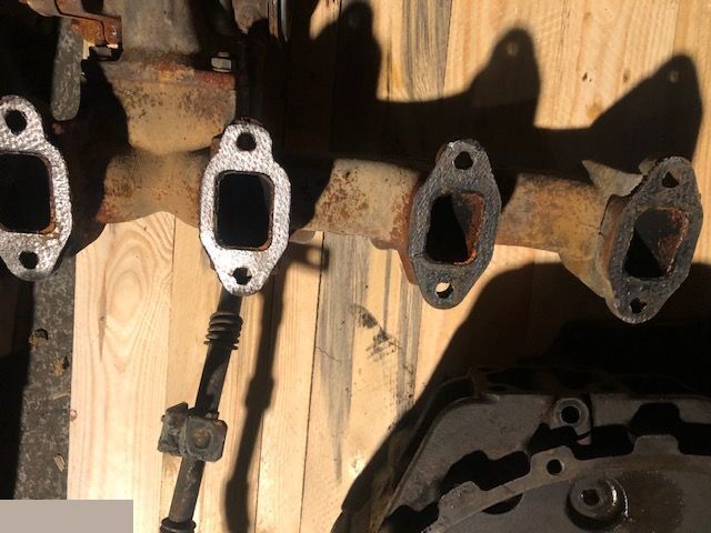 Iveco F4CE04 - Kolektor Wydechowy Koło Pasowe