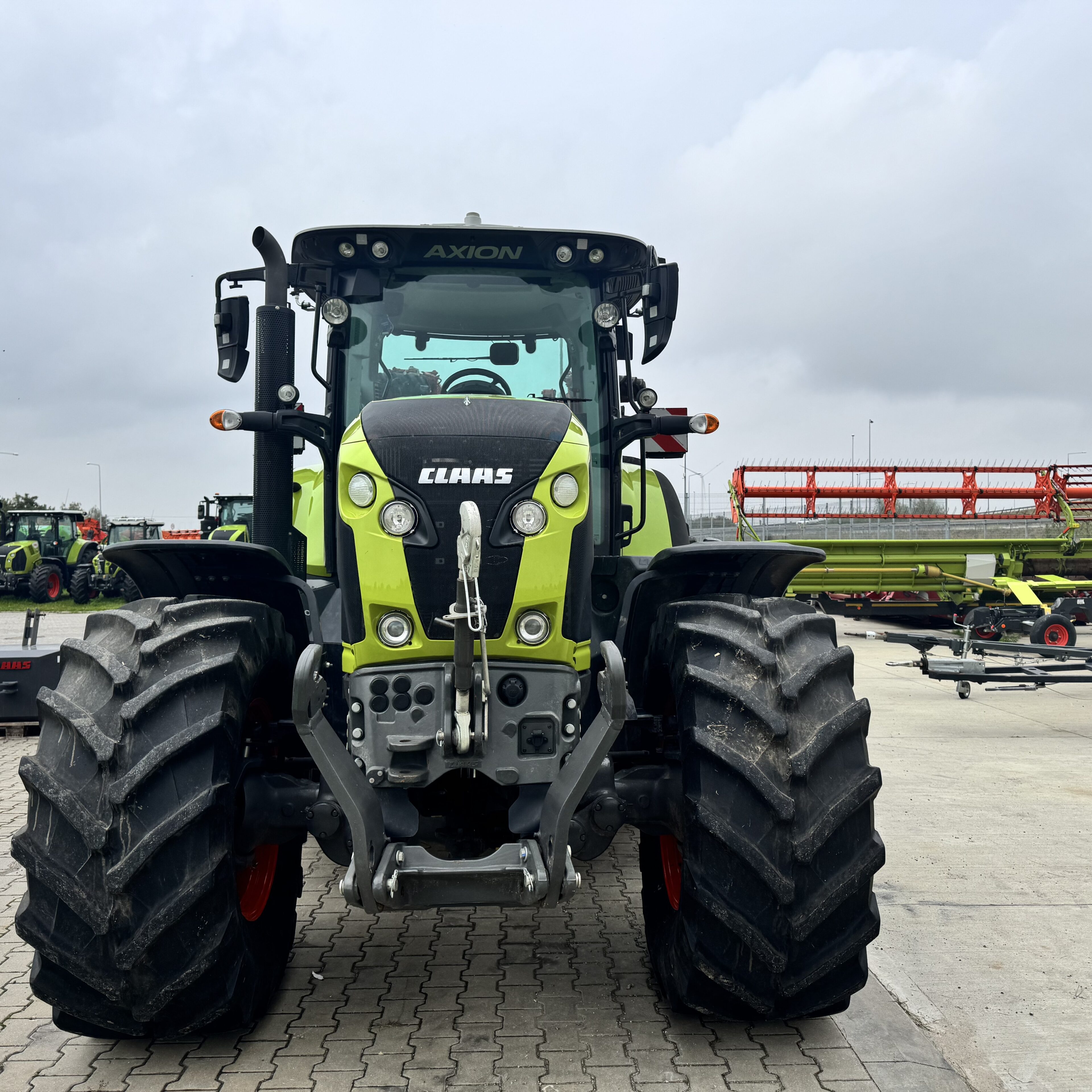 CLAAS AXION 830