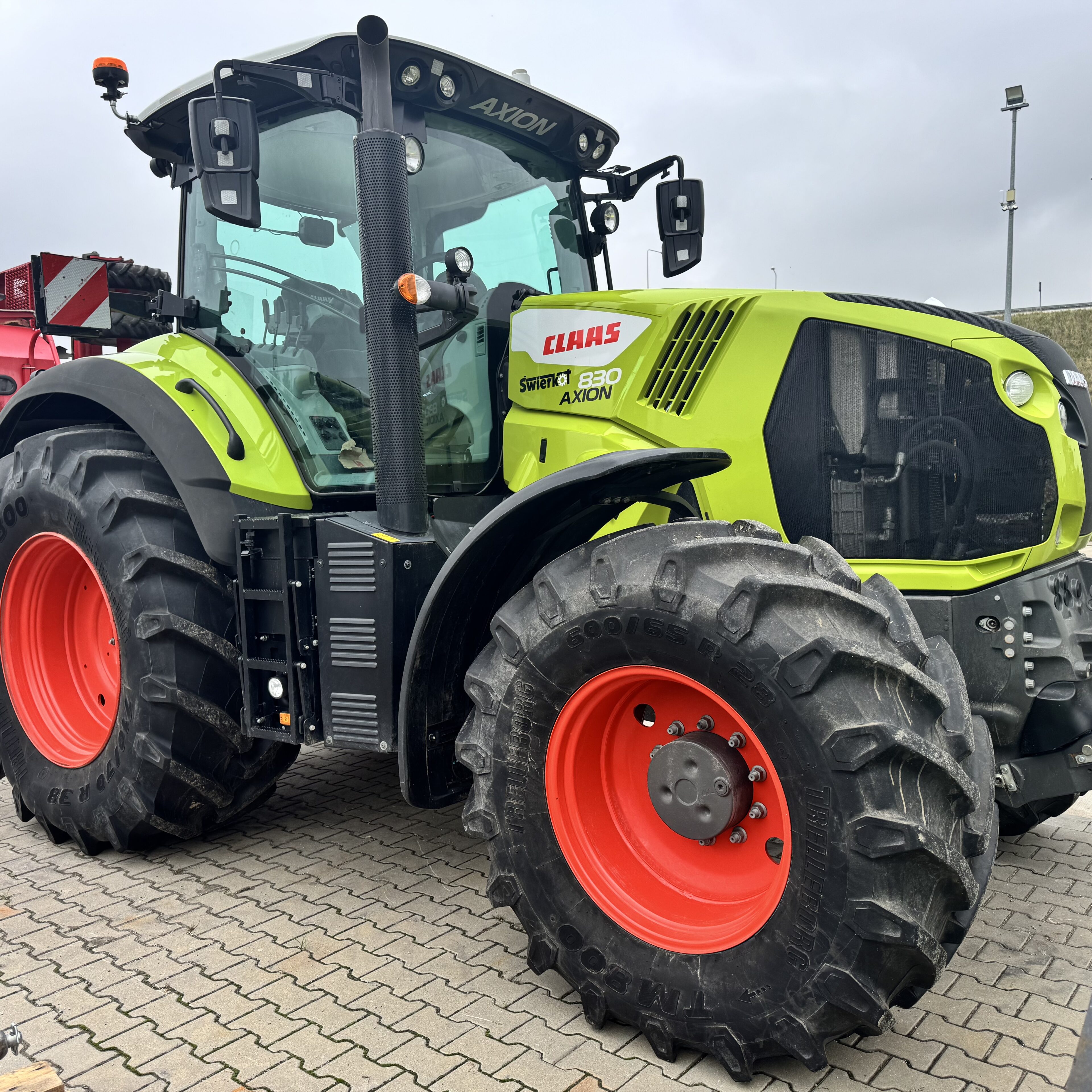 CLAAS AXION 830