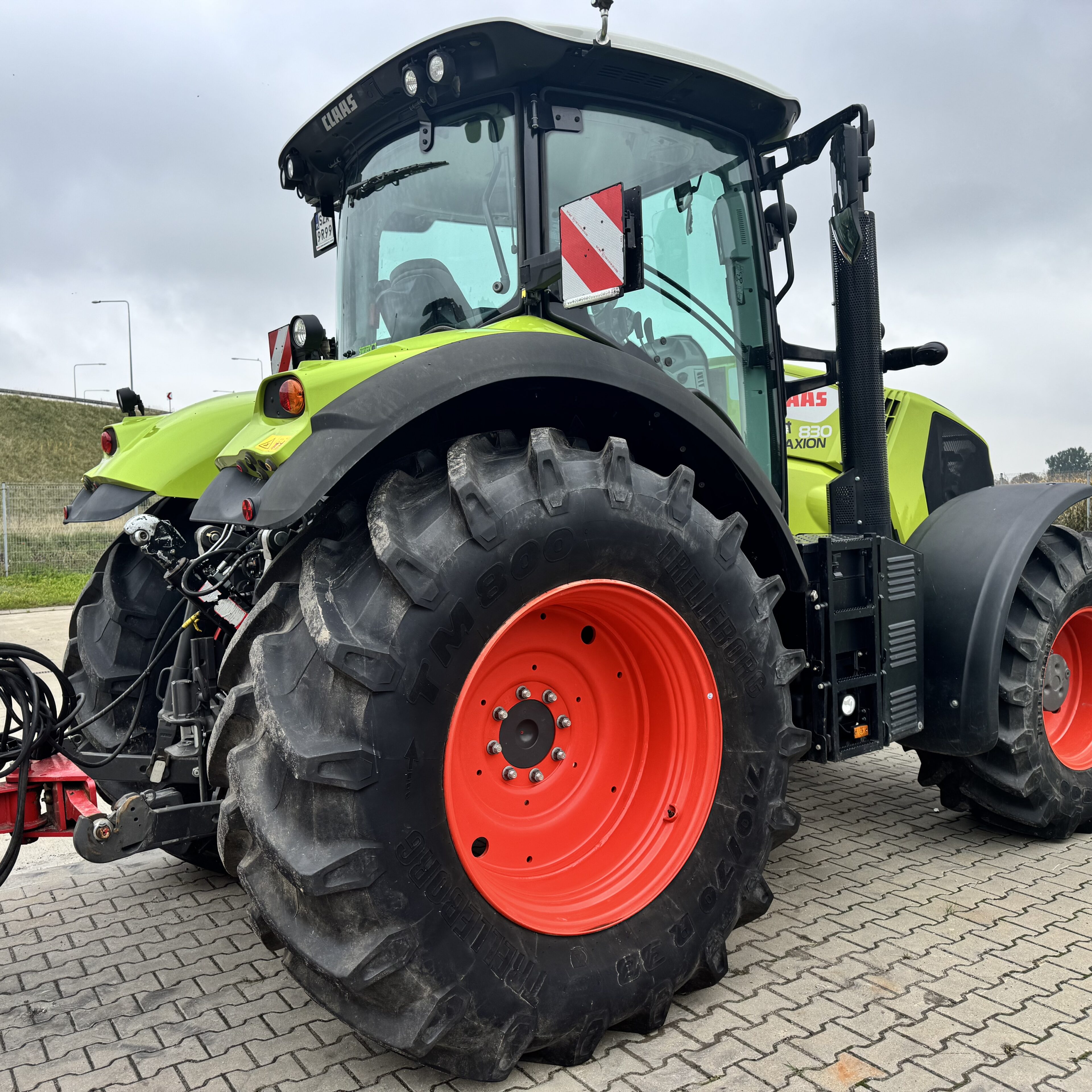 CLAAS AXION 830