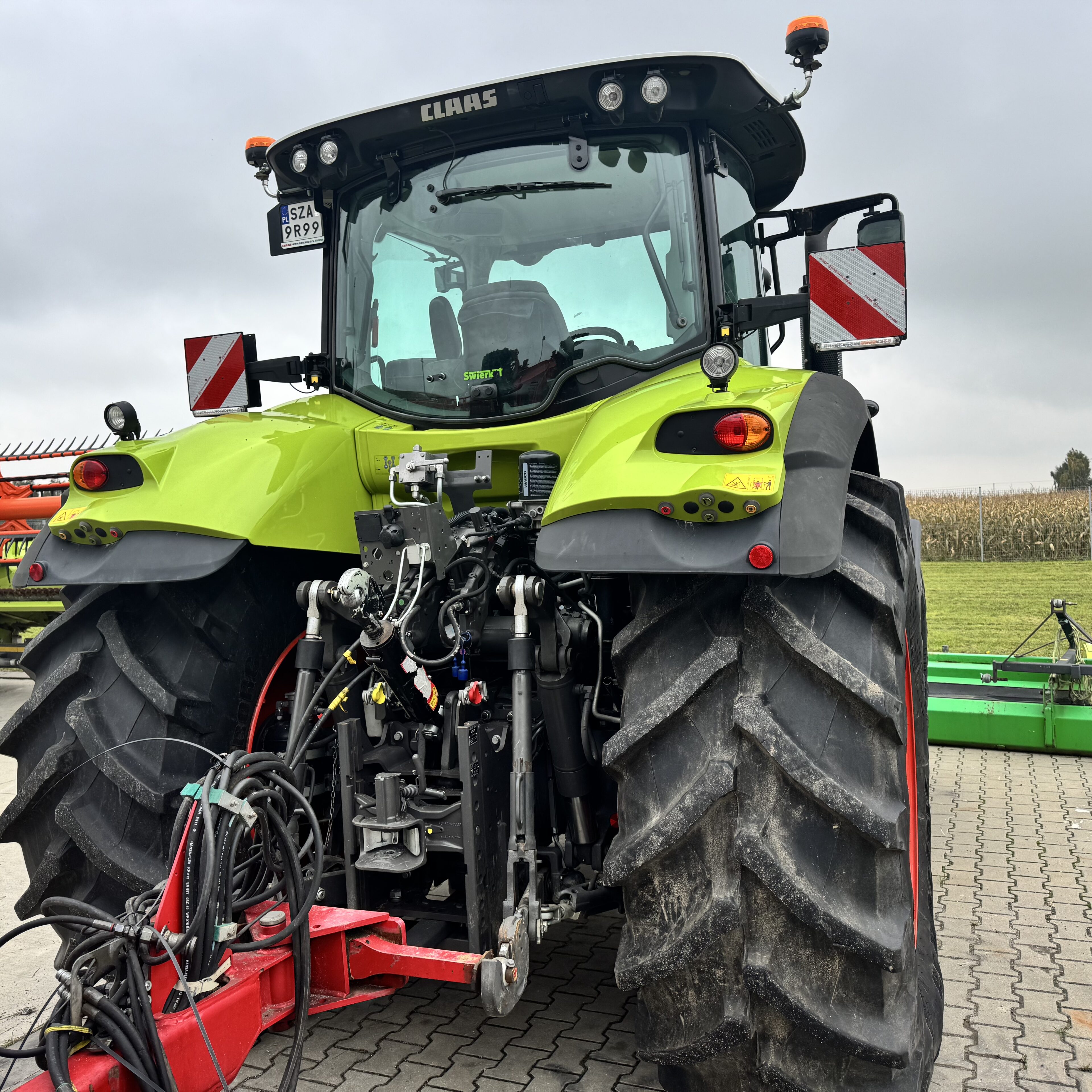 CLAAS AXION 830