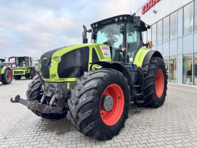 CLAAS AXION 920