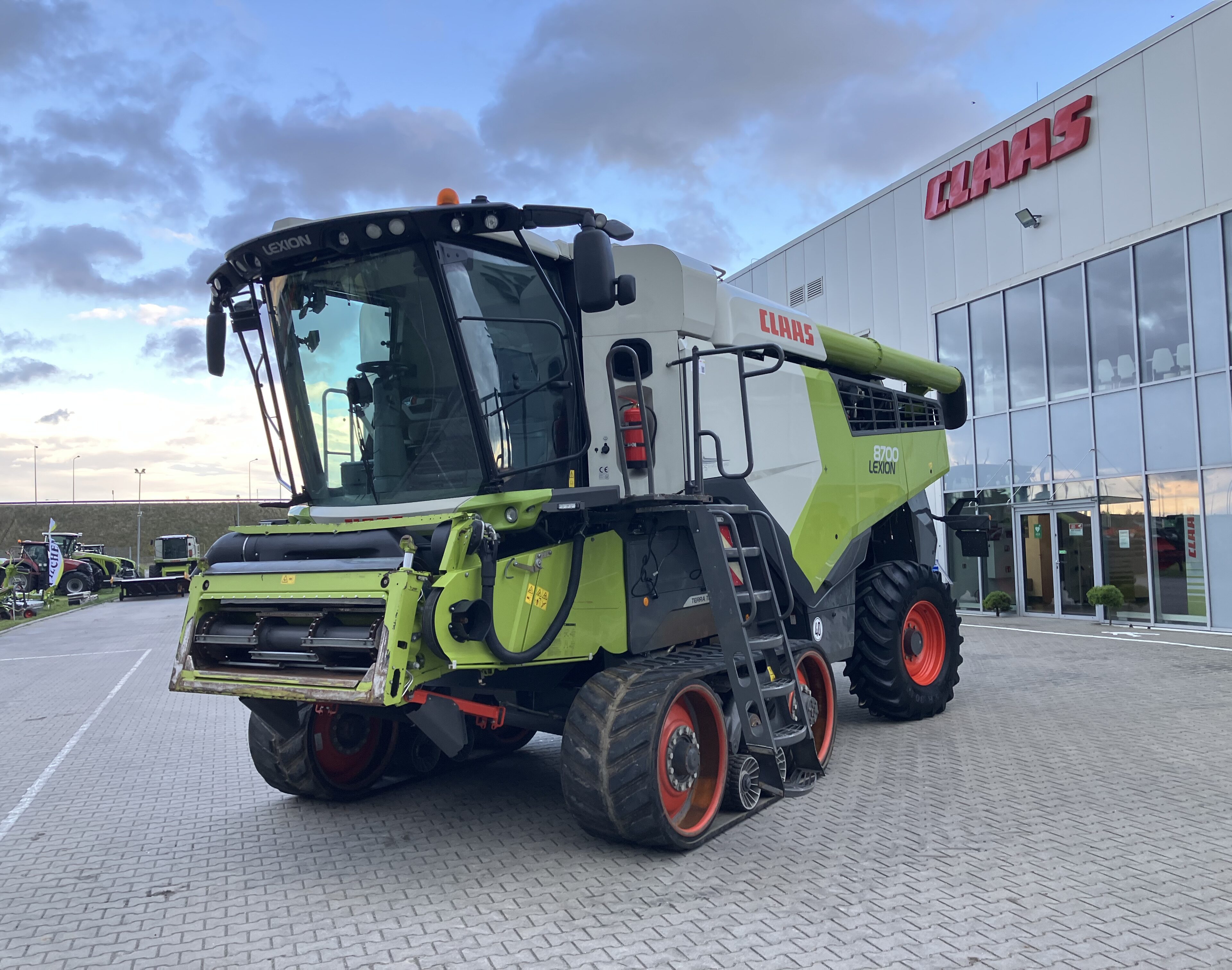 CLAAS LEXION 8700 TERRA TRAC