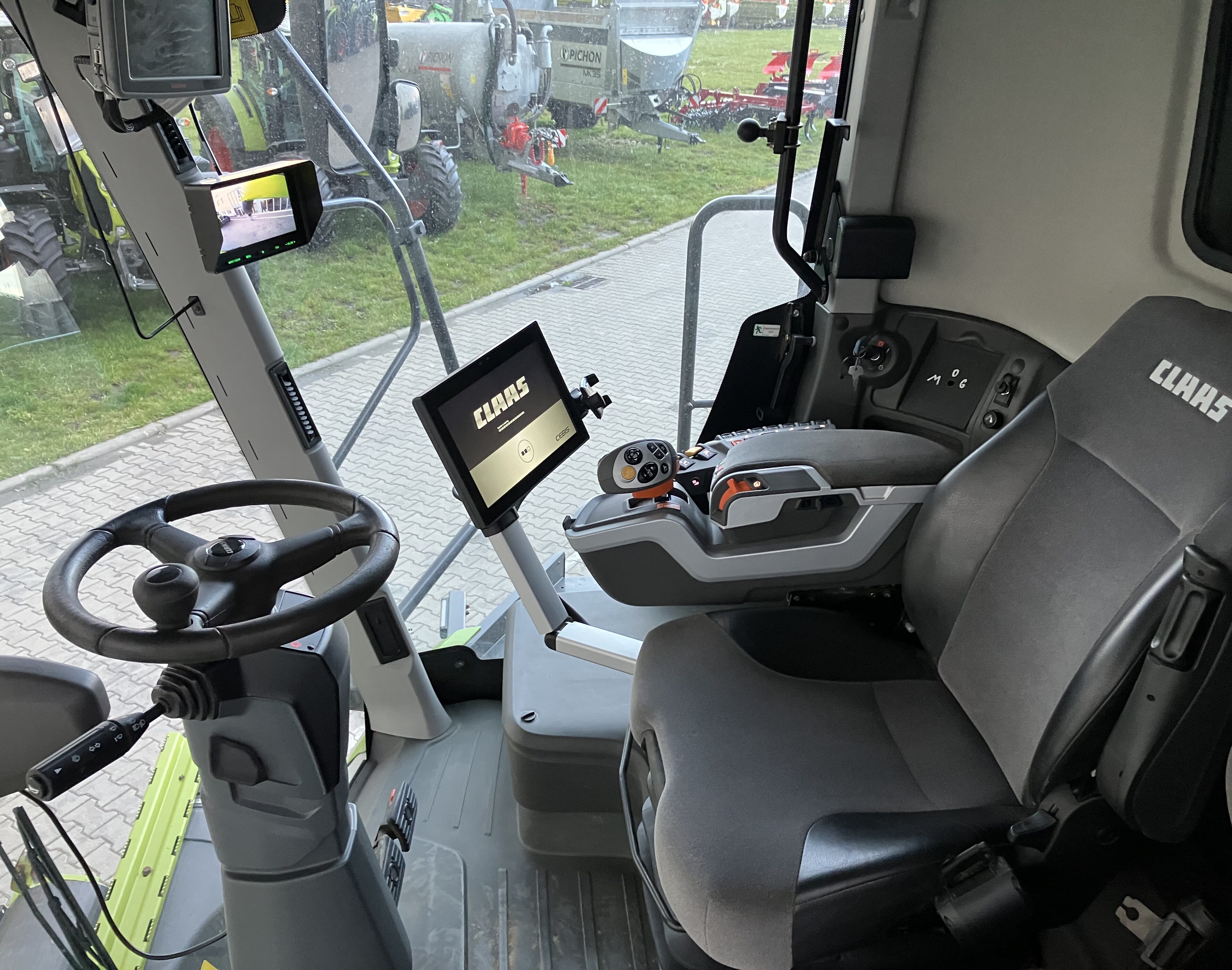 CLAAS LEXION 8700 TERRA TRAC