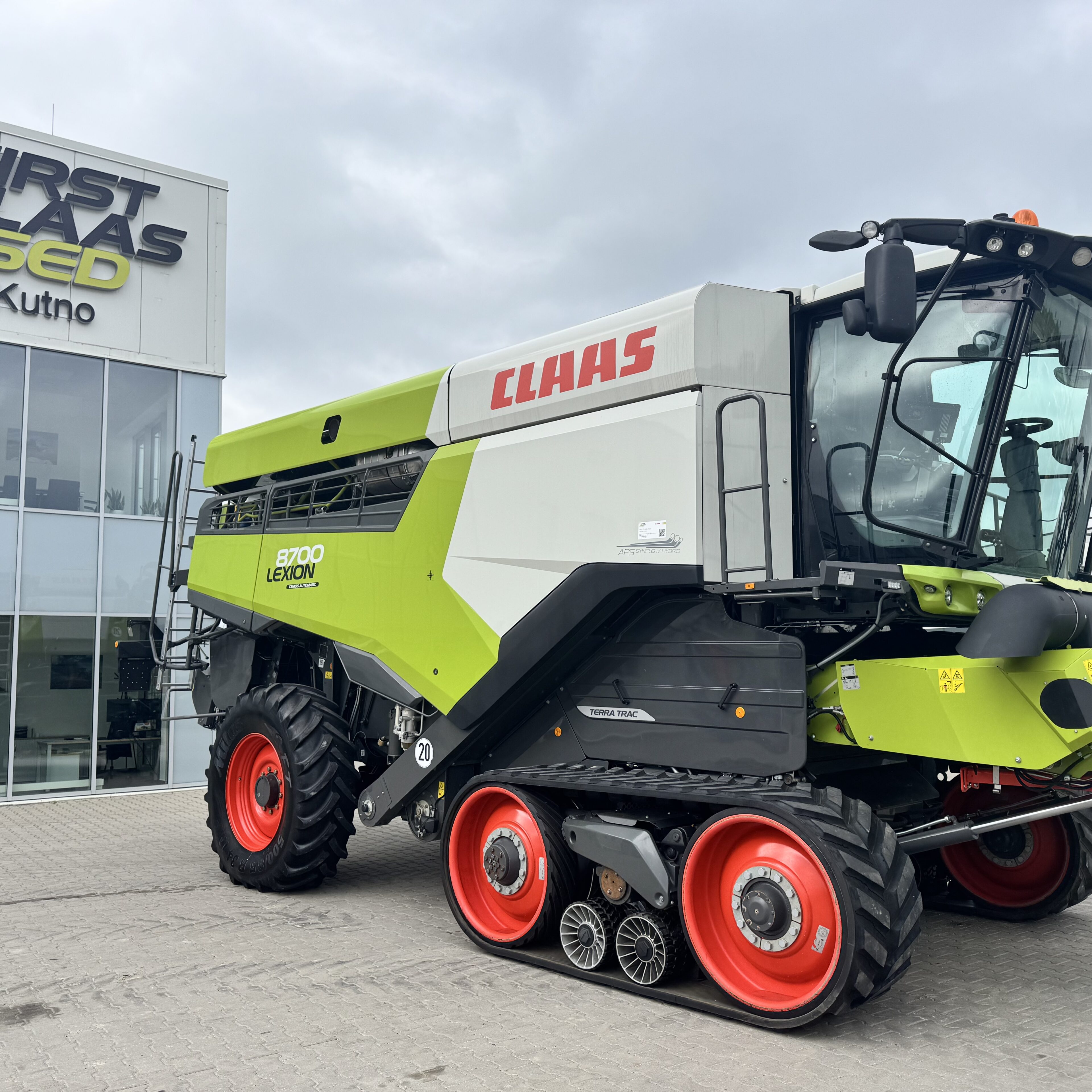 CLAAS LEXION 8700 TERRA TRAC