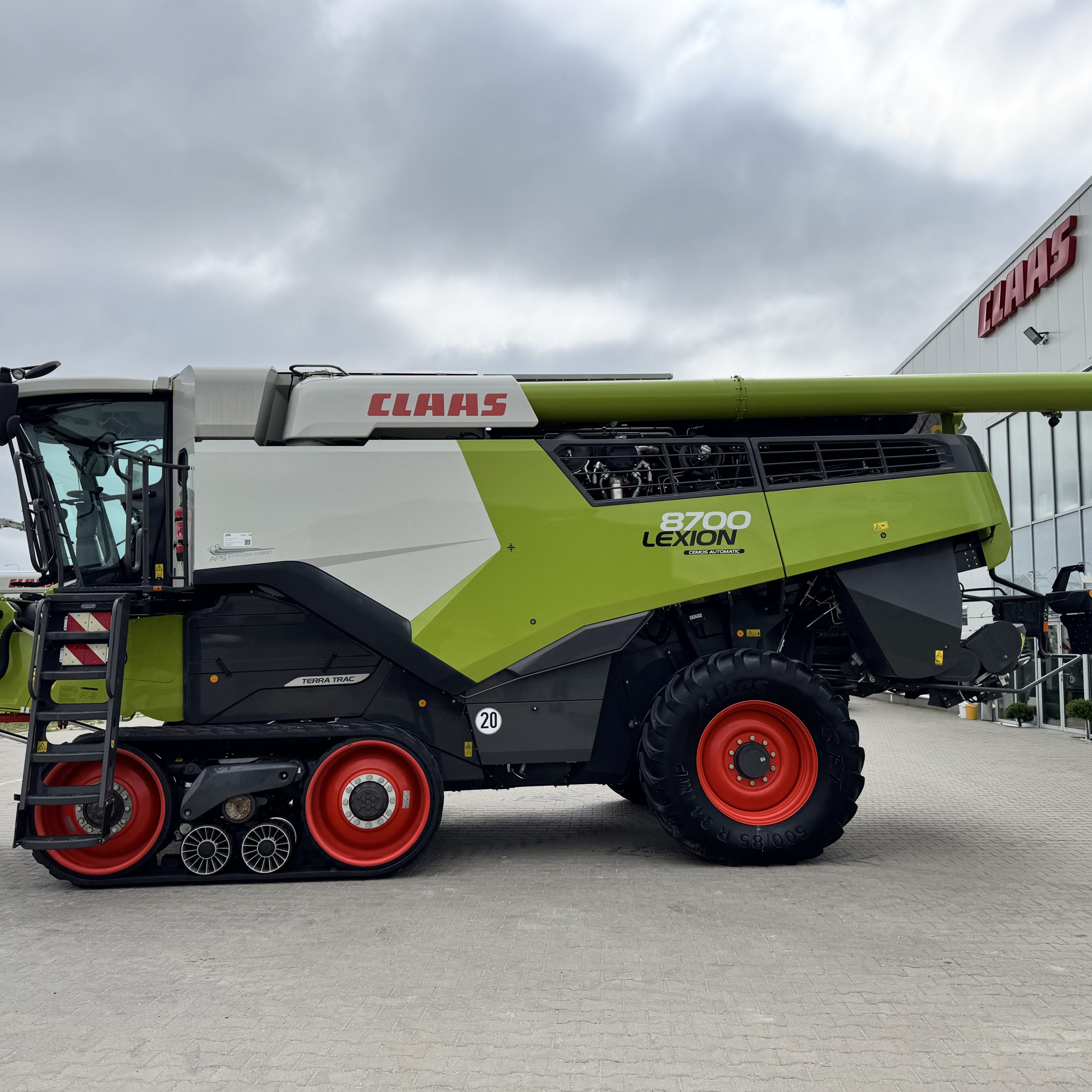 CLAAS LEXION 8700 TERRA TRAC