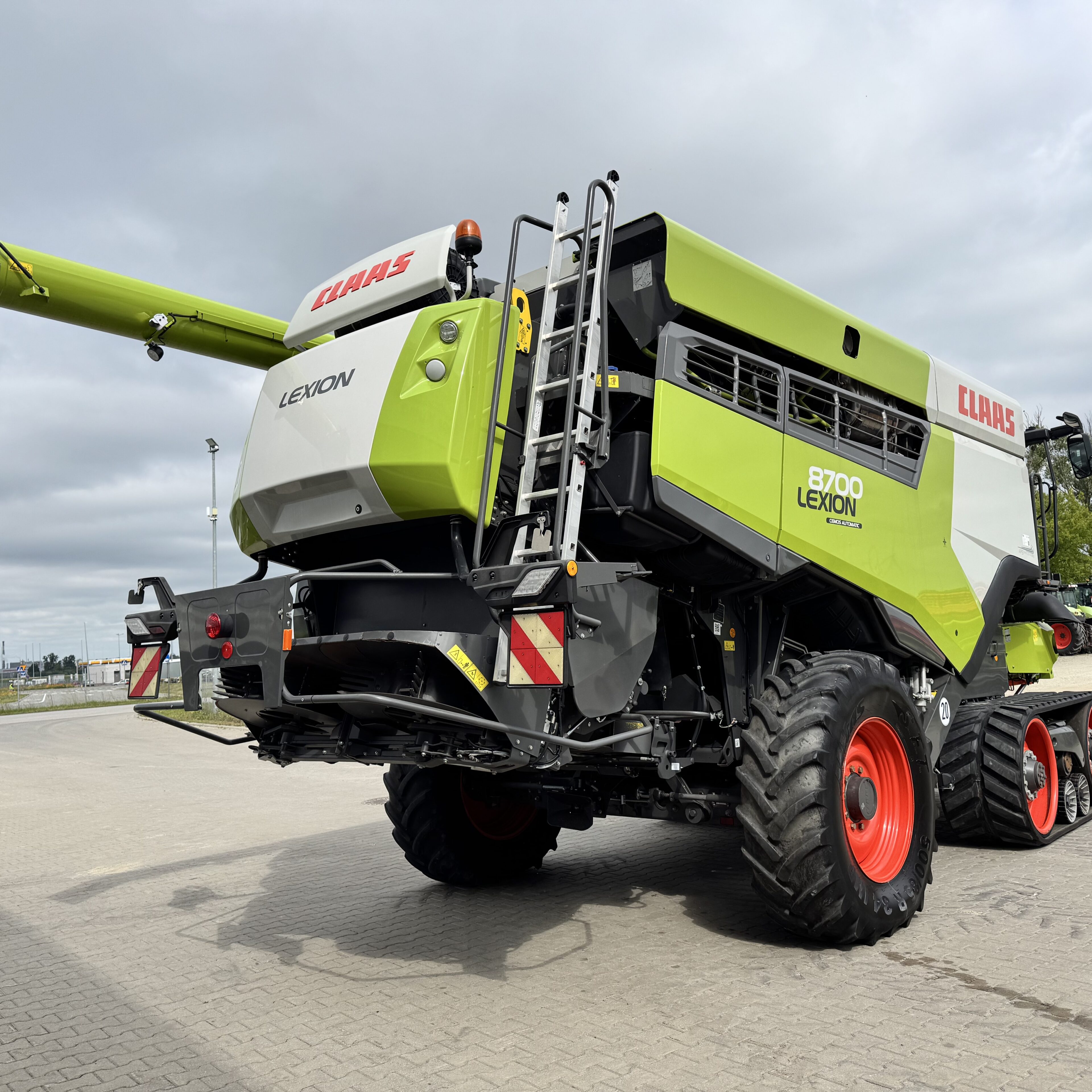 CLAAS LEXION 8700 TERRA TRAC