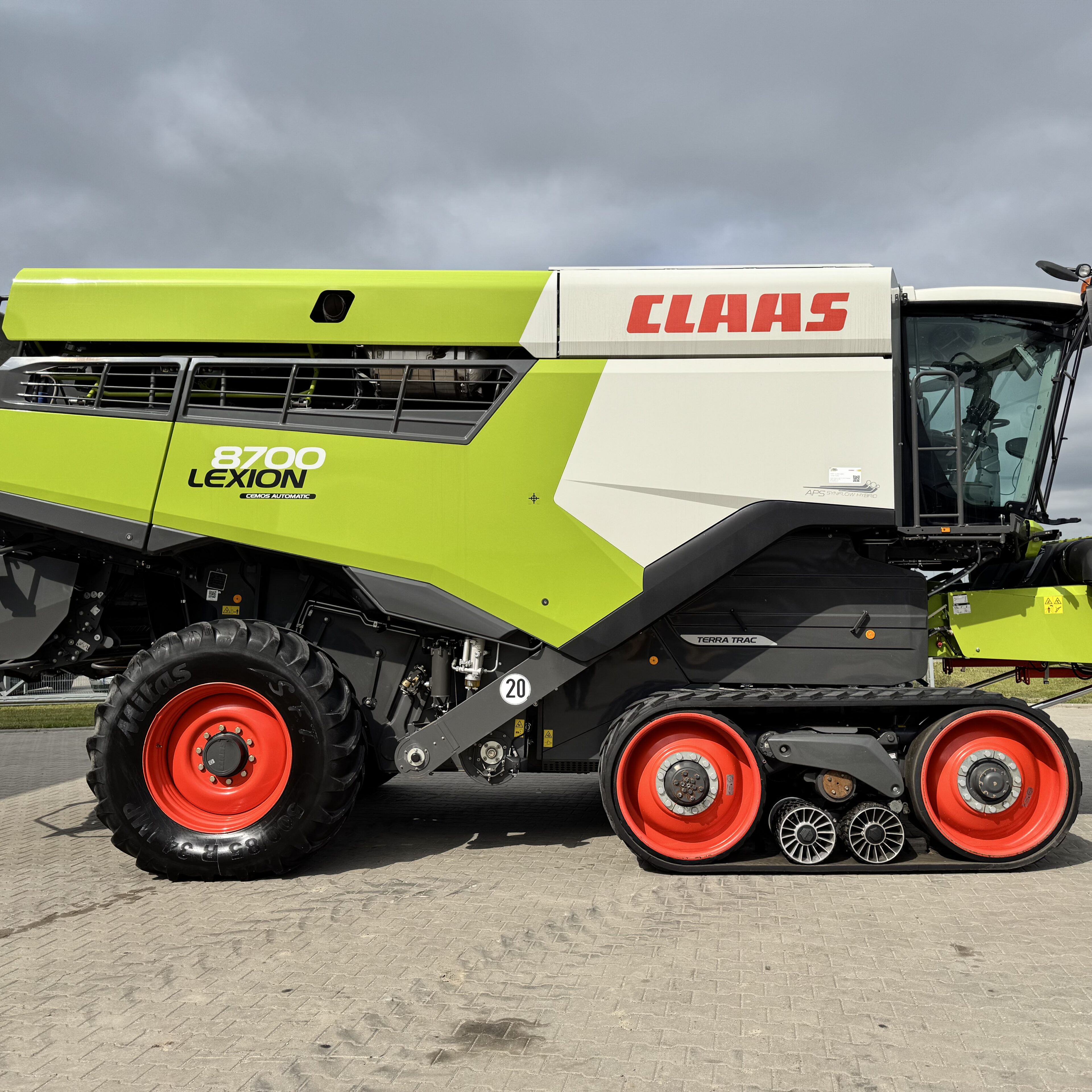 CLAAS LEXION 8700 TERRA TRAC