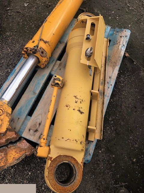 Liebherr L564 - Siłownik Wychyłu