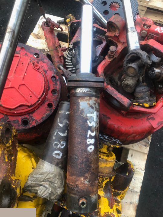 Matbro ts 280 - Siłownik Skrętu