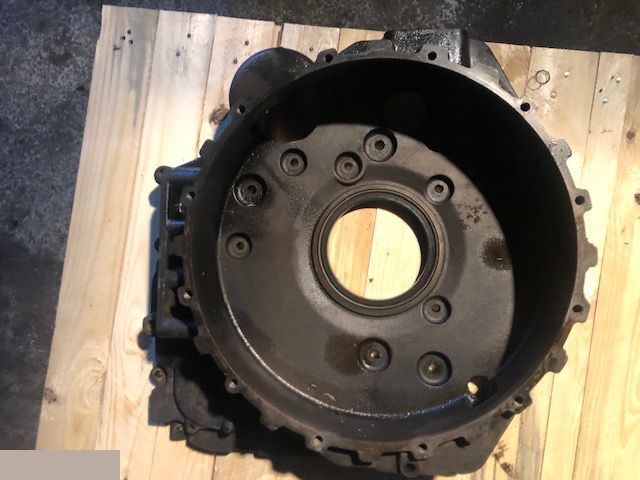 Iveco F4CE04 - Obudowa Koła Zamachowego