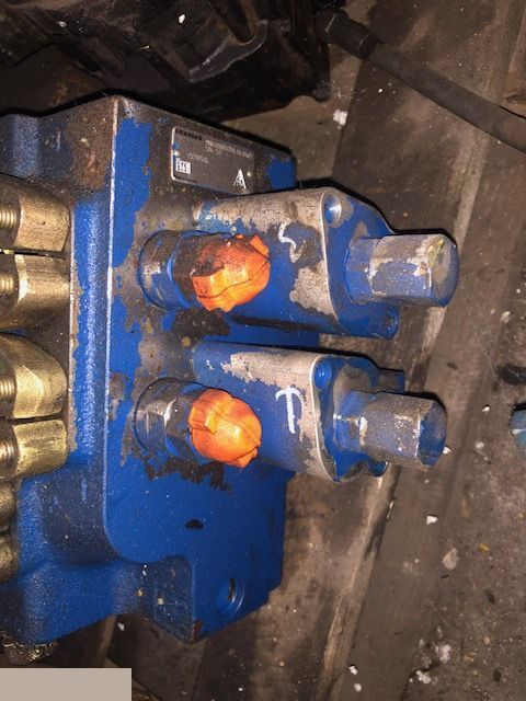 Liebheer L550 - Rozdzielacz Hydrauliczny