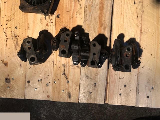 Iveco F4CE04 - Klawiatura Zaworowa [CZĘŚCI]