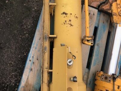 Liebherr L564 - Siłownik Wychyłu