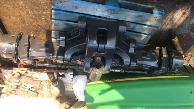 Claas Axion 830 840 850 Oś przednia Resor Zwolnica Zwrotnia Wkład Mostu Półoś Resor