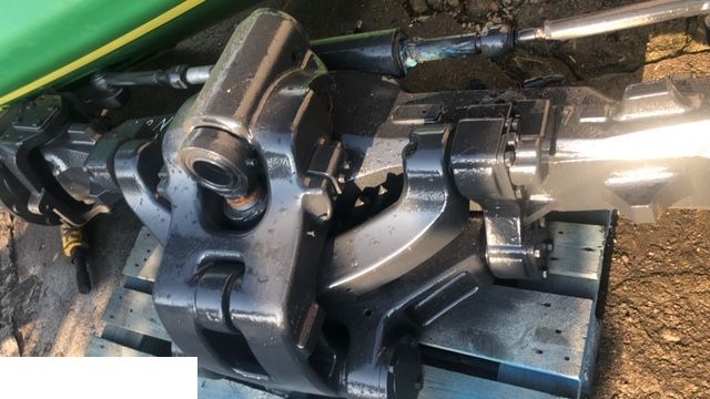 Claas Axion 830 840 850 Oś przednia Resor Zwolnica Zwrotnia Wkład Mostu Półoś Resor