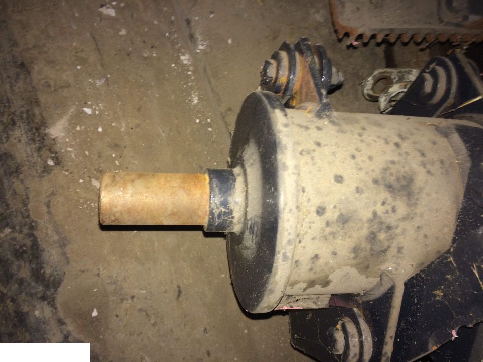 Claas Lexion 580 - Wał Sieczkarni Słomy