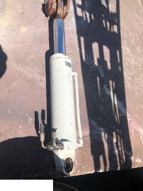 Claas Ranger - Siłownik Poziomowania Łyźki