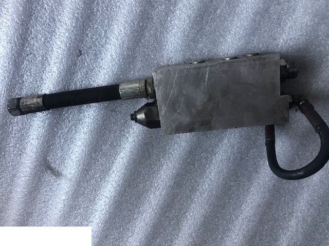 Claas Ranger - Zamek Siłownika Wychyłu Łyźki