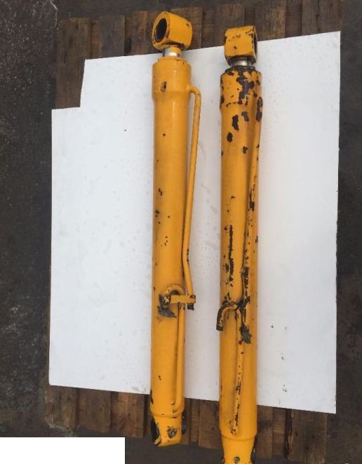 JCB 3CX 4CX 2014r - Siłownik Ramienia Tylnego [DOLNY]