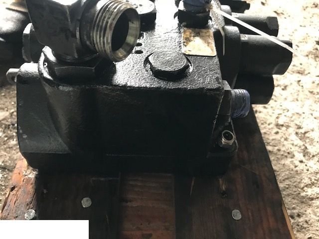 JCB 3cx Contractor - Rozdzielacz Tylny