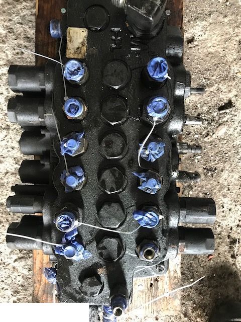 JCB 3cx Contractor - Rozdzielacz Tylny