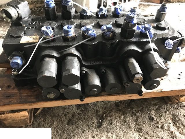 JCB 3cx Contractor - Rozdzielacz Tylny