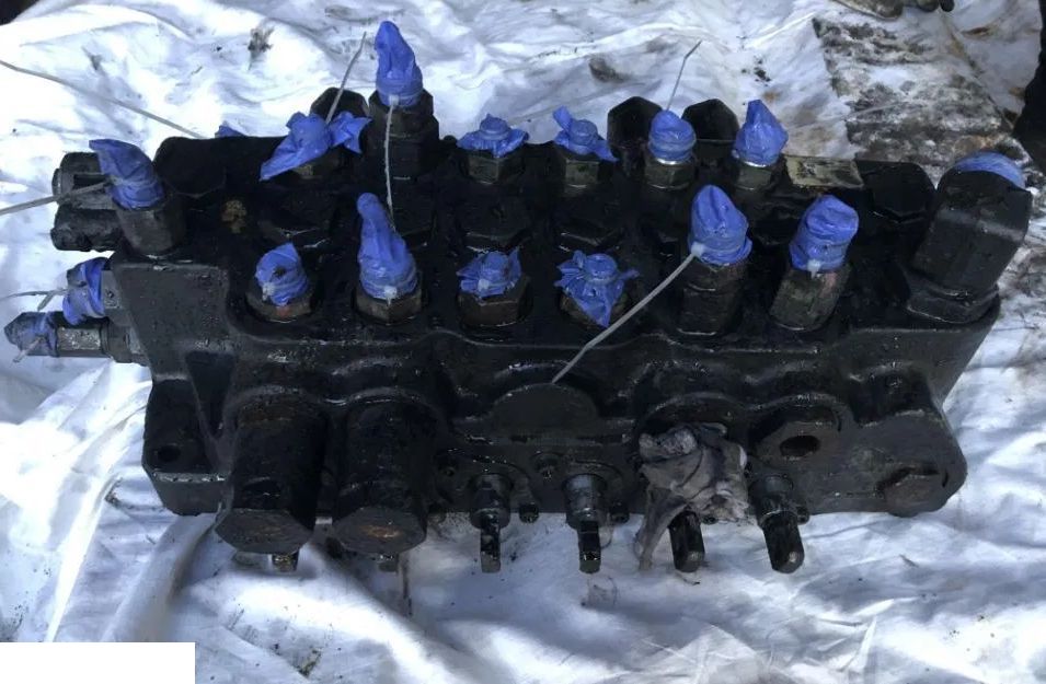 JCB 3CX - Rozdzielacz / Dzielnik Strumienia