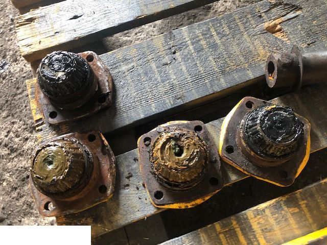 Jcb 3cx - Sworzeń Zwrotnicy